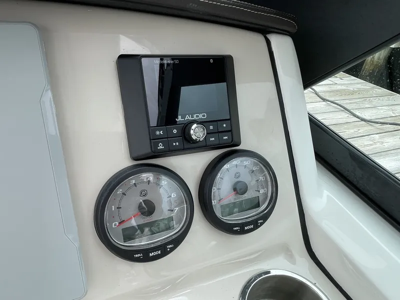 Slide: The Image of Boston Whaler 24 2023 - 7718942
