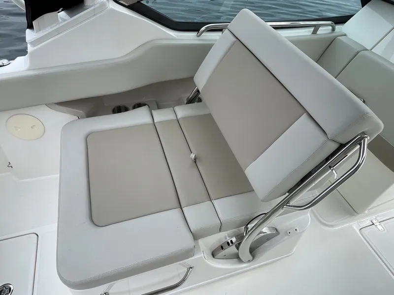 Slide: The Image of Boston Whaler 24 2023 - 7718933