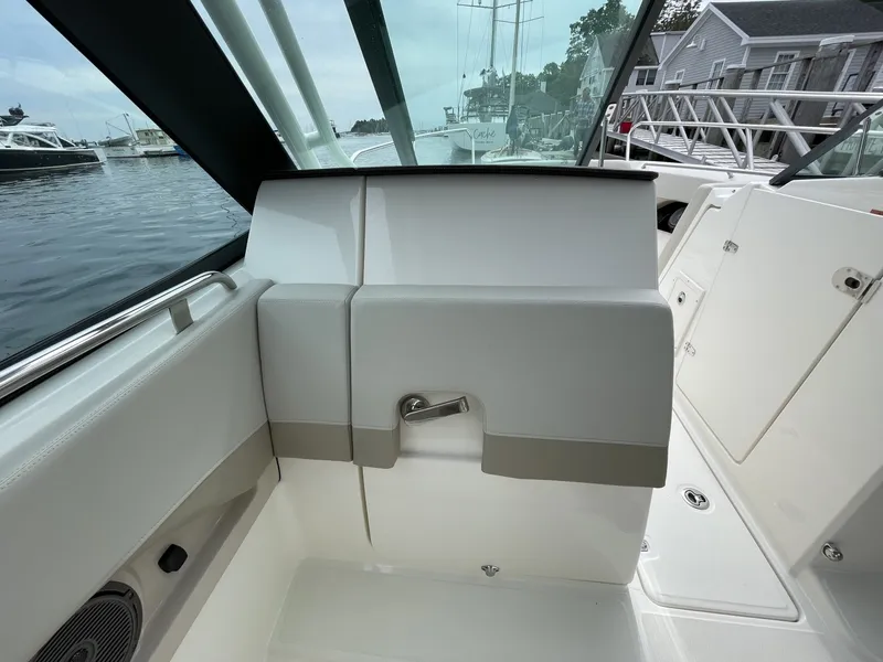 Slide: The Image of Boston Whaler 24 2023 - 7718936