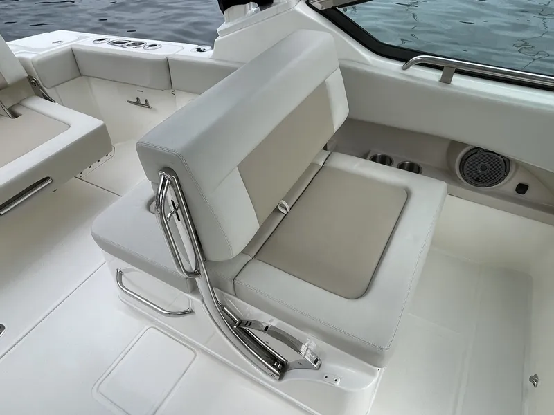 Slide: The Image of Boston Whaler 24 2023 - 7718934