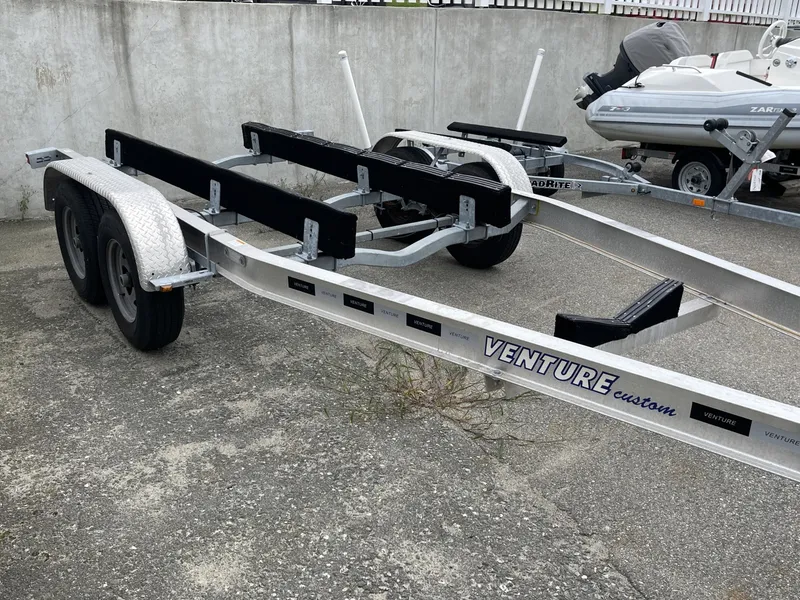 Slide: The Image of Boston Whaler 24 2023 - 7718976