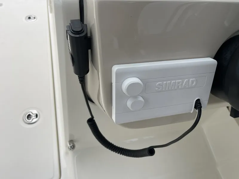Slide: The Image of Boston Whaler 24 2023 - 7718948