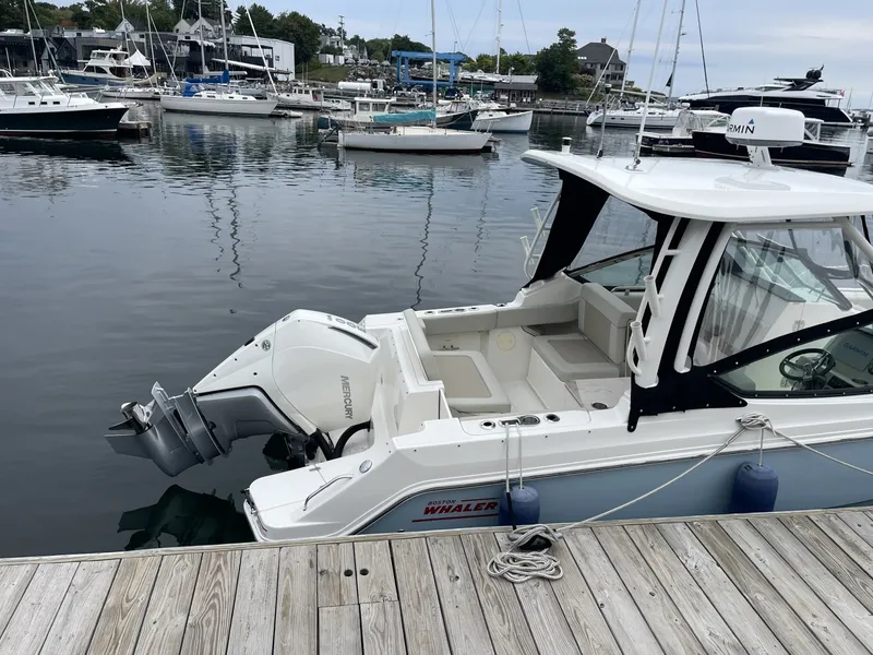 Slide: The Image of Boston Whaler 24 2023 - 7718825