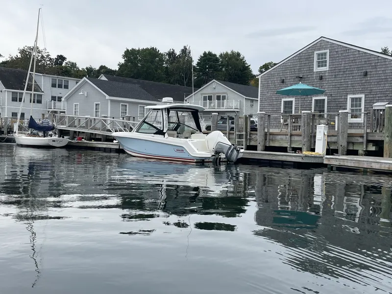 Slide: The Image of Boston Whaler 24 2023 - 7718896