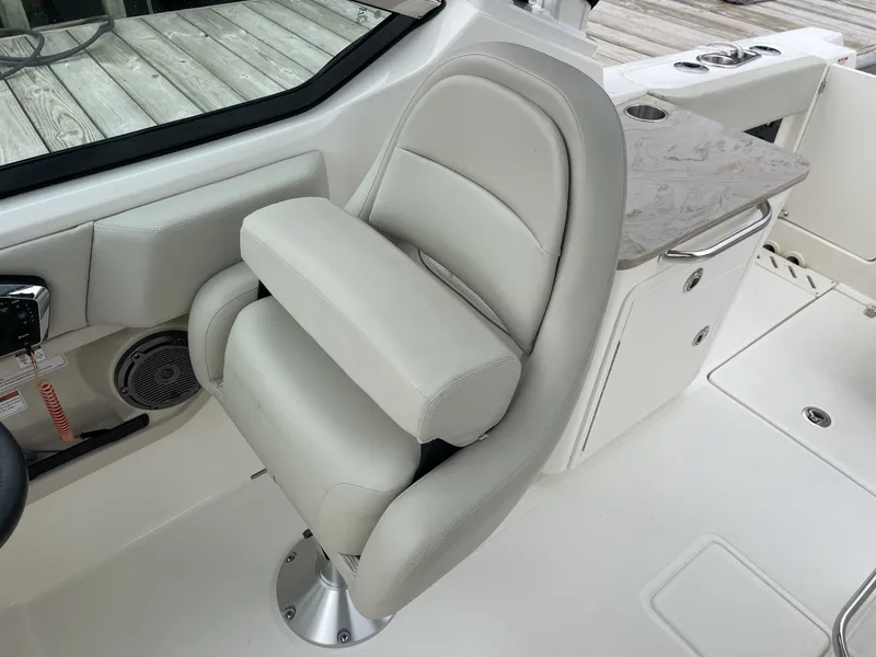 Slide: The Image of Boston Whaler 24 2023 - 7718945