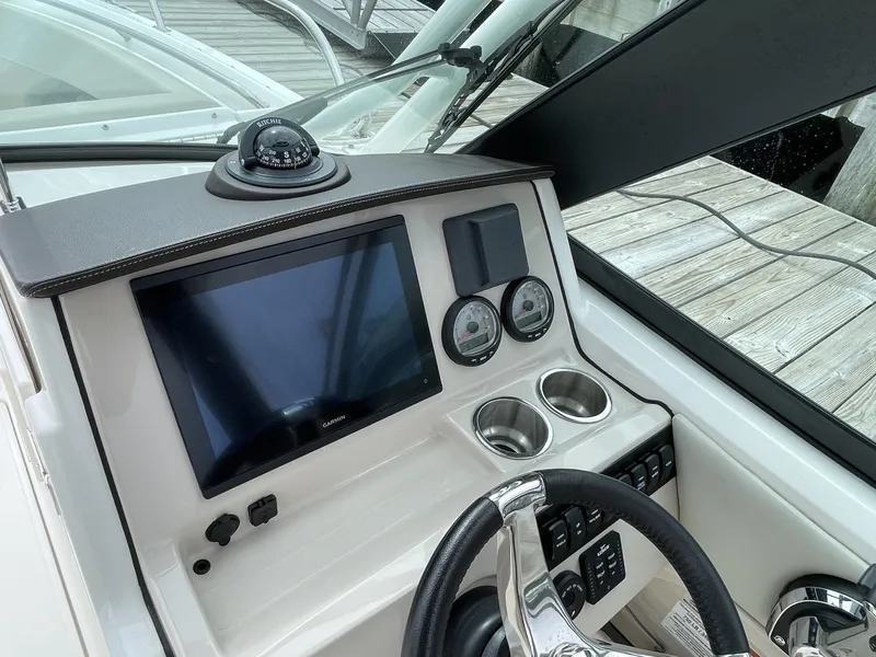 Slide: The Image of Boston Whaler 24 2023 - 7718941