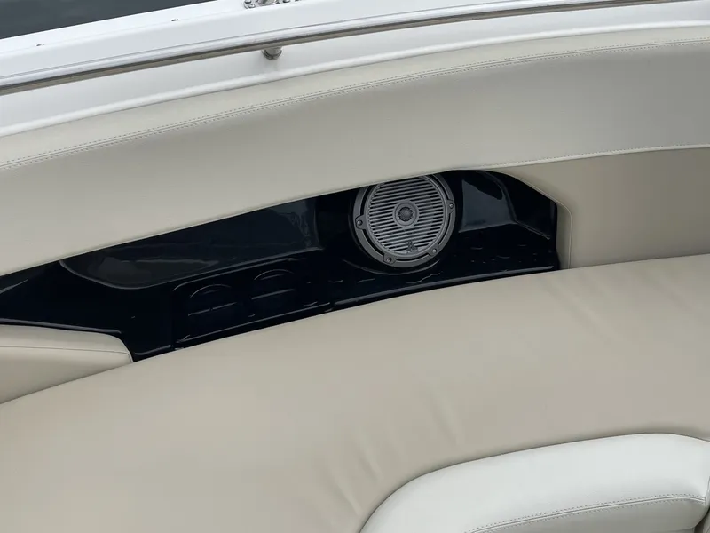 Slide: The Image of Boston Whaler 24 2023 - 7718952