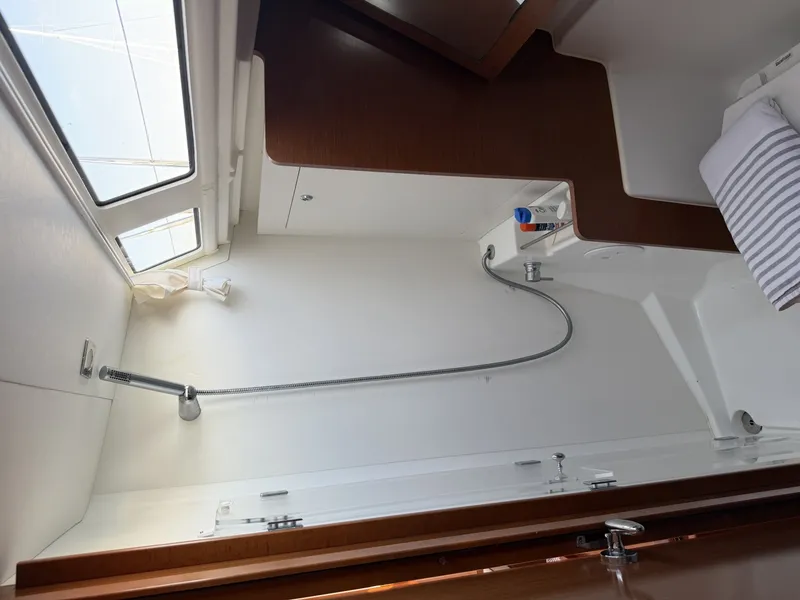 Slide: The Image of Beneteau Oceanis 45 2012 - 8055578