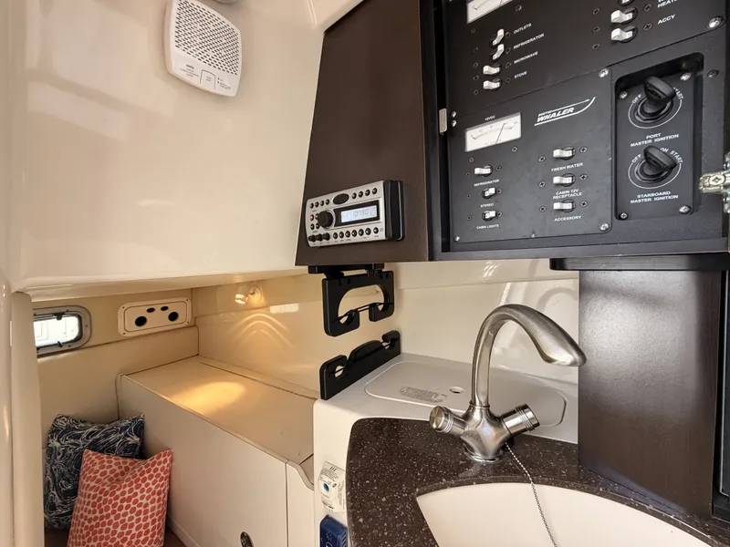 Slide: The Image of Boston Whaler 285 Conquest 2006 - 8308571