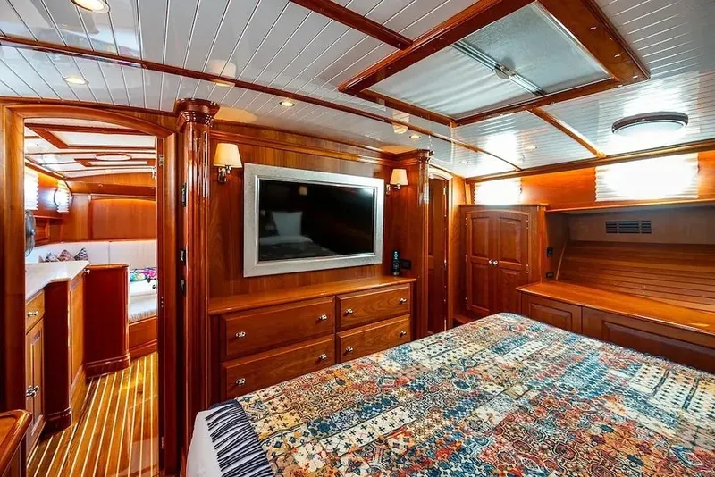 Slide: The Image of Hinckley Yachts 55 2021 - 8373362