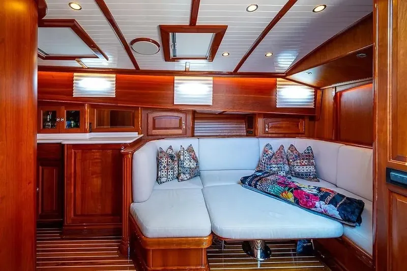 Slide: The Image of Hinckley Yachts 55 2021 - 8373366