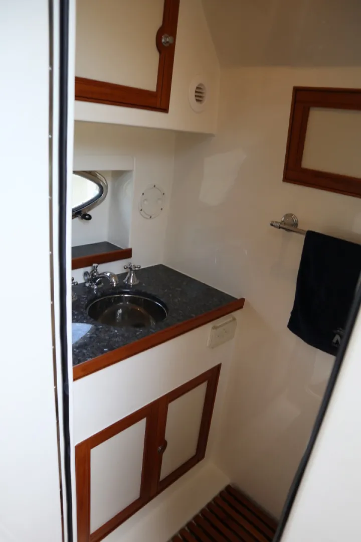 Slide: The Image of Marlow 37 - MI-DI - Sink 2018 Marlow 37 Prowler Havana 375 - MI-DI - 7724692