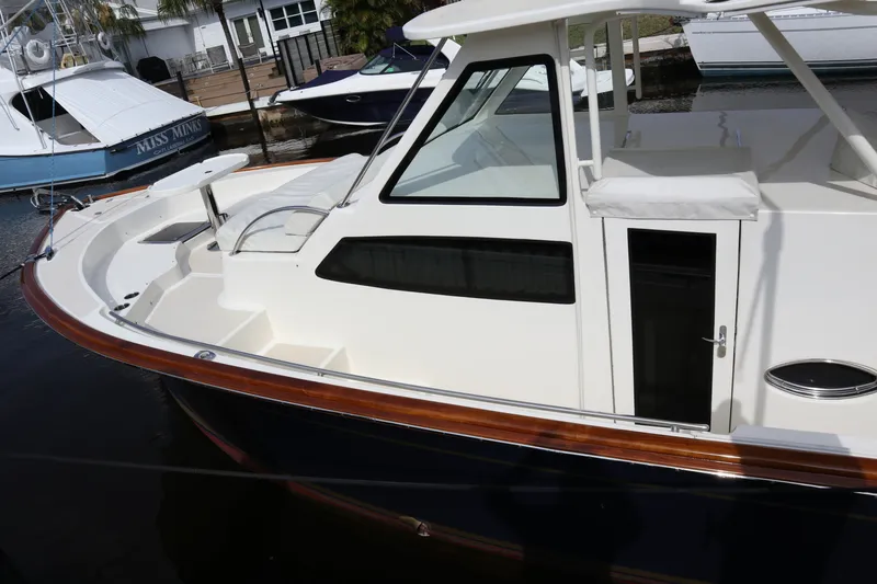 Slide: The Image of Marlow 37 - MI-DI - Exterior Profile 2018 Marlow 37 Prowler Havana 375 - MI-DI - 7724669