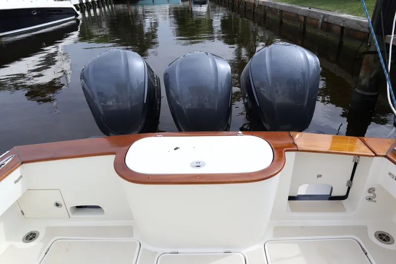 Slide: The Image of Marlow 37 - MI-DI - Cockpit Storage 2018 Marlow 37 Prowler Havana 375 - MI-DI - 7724677