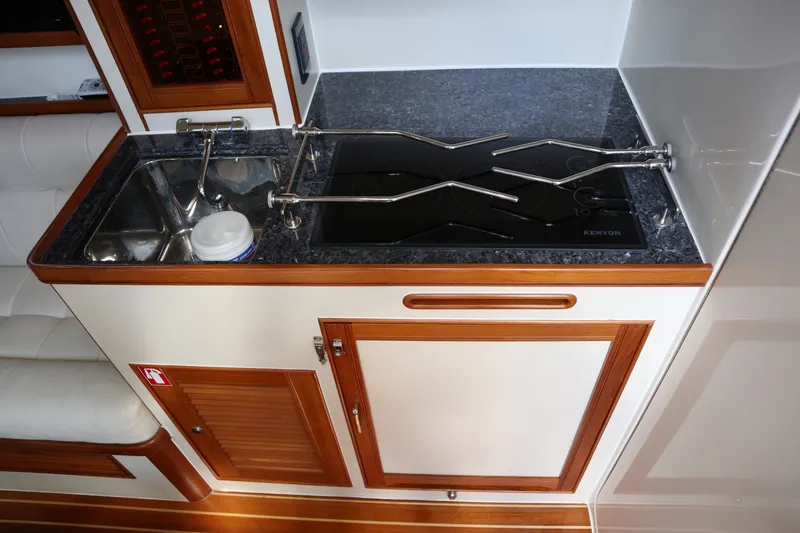 Slide: The Image of Marlow 37 - MI-DI - Cooktop 2018 Marlow 37 Prowler Havana 375 - MI-DI - 7724685