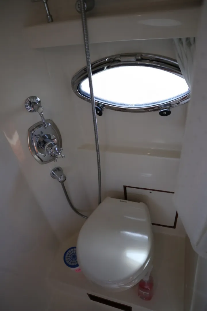 Slide: The Image of Marlow 37 - MI-DI - Head & Shower 2018 Marlow 37 Prowler Havana 375 - MI-DI - 7724690