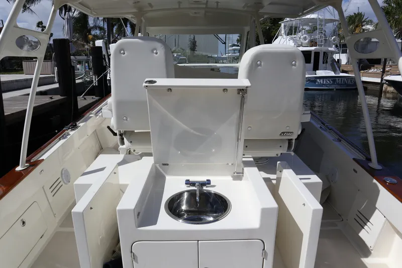 Slide: The Image of Marlow 37 - MI-DI - Sink 2018 Marlow 37 Prowler Havana 375 - MI-DI - 7724682