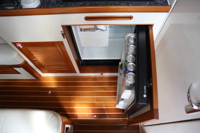 Slide: The Image of Marlow 37 - MI-DI - Refrigerator 2018 Marlow 37 Prowler Havana 375 - MI-DI - 7724686