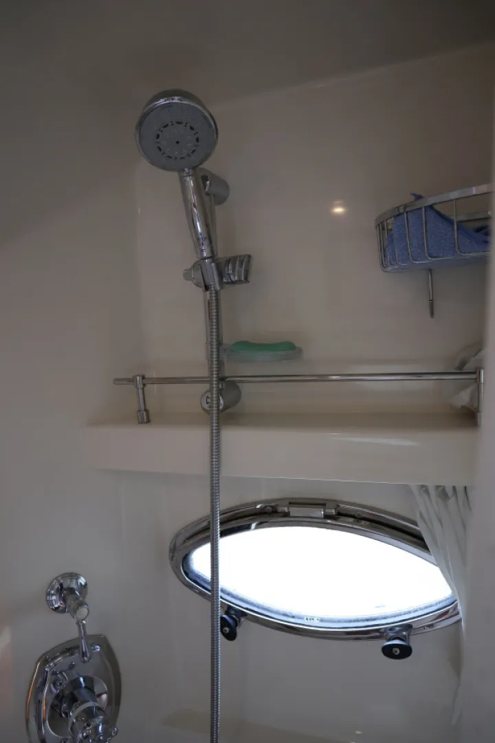 Slide: The Image of Marlow 37 - MI-DI - Shower 2018 Marlow 37 Prowler Havana 375 - MI-DI - 7724691