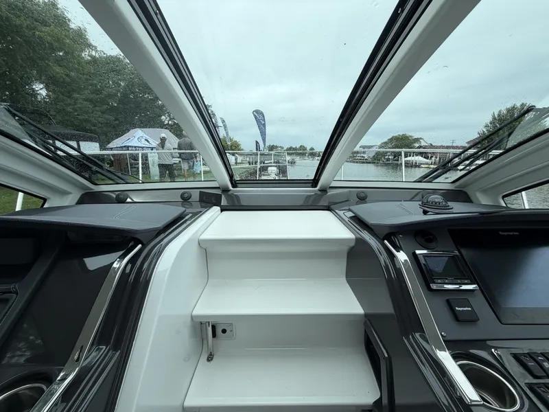 Slide: The Image of Monterey 360 Sport-Coupe 2017 - 7816537