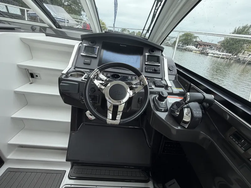 Slide: The Image of Monterey 360 Sport-Coupe 2017 - 7816527