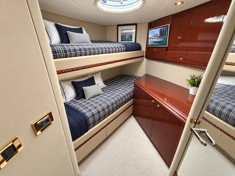 Slide: The Image of Lazzara 80 Skylounge 2002 - 7767767
