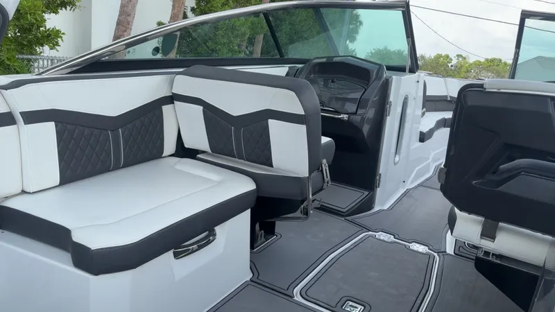 Slide: The Image of Monterey 275SS Super Sport 2024 - 7725178