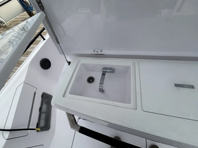 Slide: The Image of Axopar 37XC Cross Cabin 2024 - 7734948