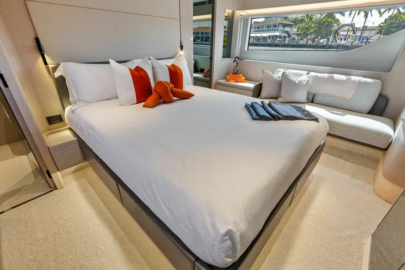 Slide: The Image of Ferretti 670 2026 - 8054777