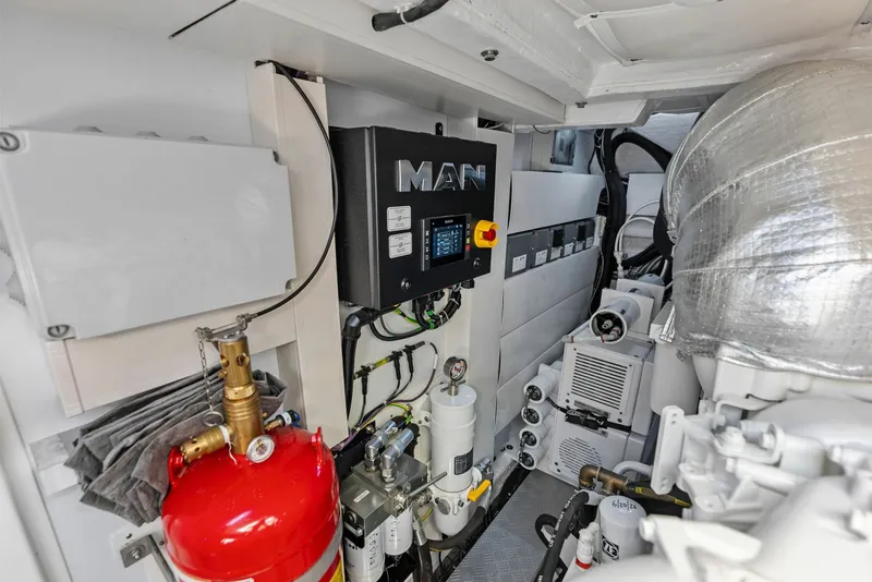 Slide: The Image of Ferretti 670 2026 - 8054826