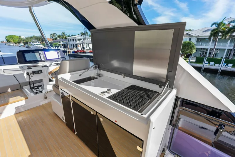 Slide: The Image of Ferretti 670 2026 - 8054746