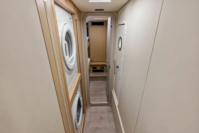 Slide: The Image of Ferretti 670 2026 - 8054816