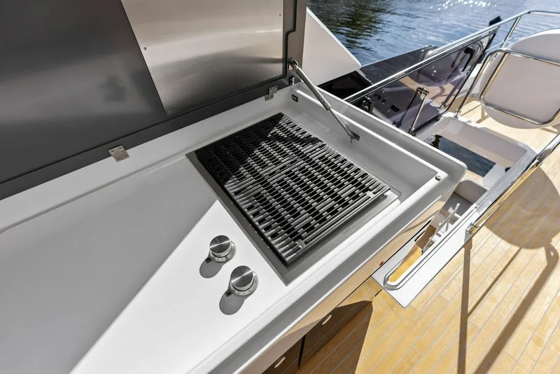 Slide: The Image of Ferretti 670 2026 - 8054750