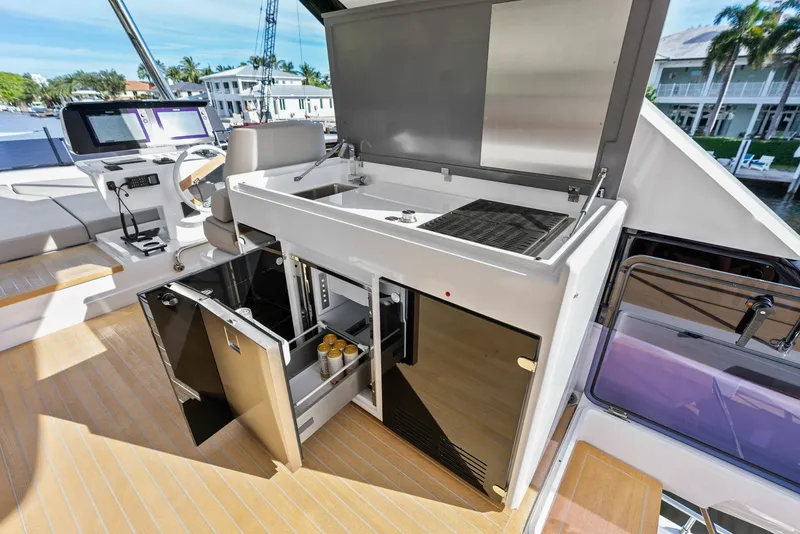 Slide: The Image of Ferretti 670 2026 - 8054749