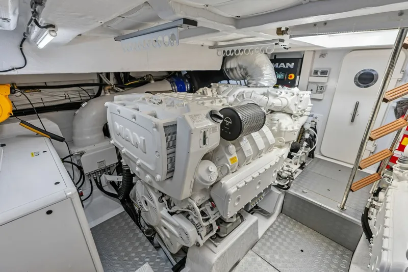 Slide: The Image of Ferretti 670 2026 - 8054825