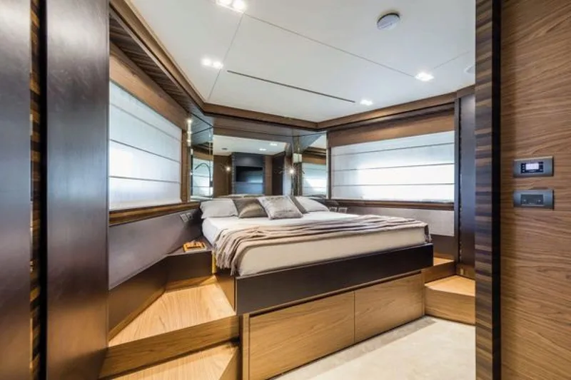 Slide: The Image of Ferretti 670 2026 - 7938229