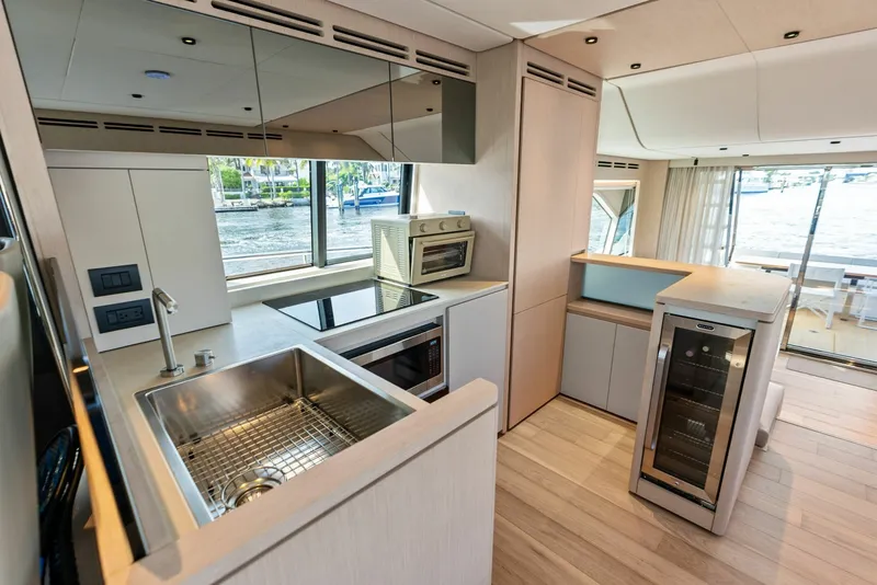 Slide: The Image of Ferretti 670 2026 - 8054765