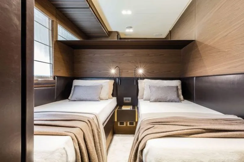 Slide: The Image of Ferretti 670 2026 - 7938232
