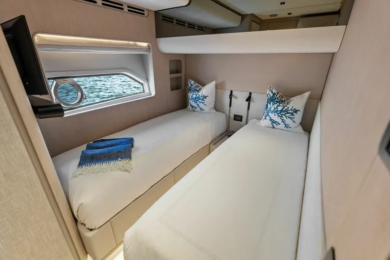 Slide: The Image of Ferretti 670 2026 - 8054809