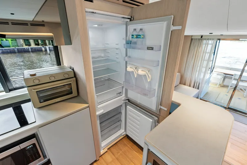 Slide: The Image of Ferretti 670 2026 - 8054766