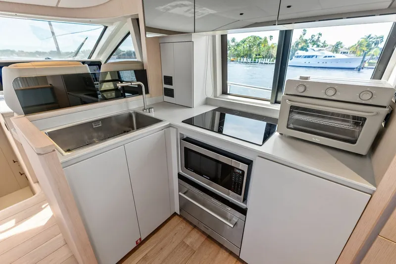 Slide: The Image of Ferretti 670 2026 - 8054768