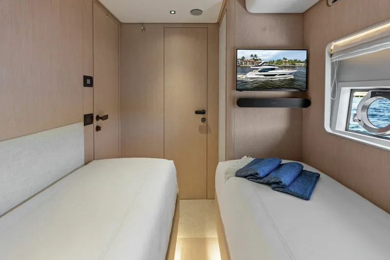 Slide: The Image of Ferretti 670 2026 - 8054811
