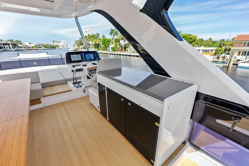 Slide: The Image of Ferretti 670 2026 - 8054744