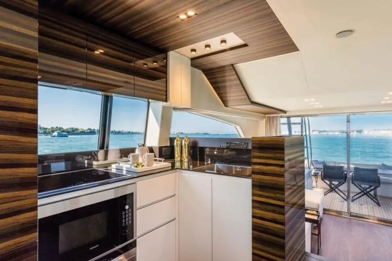 Slide: The Image of Ferretti 670 2026 - 7938208