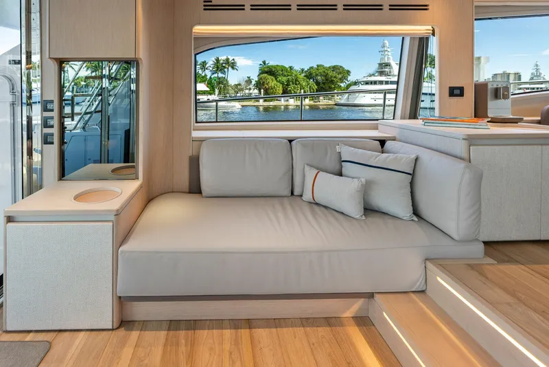 Slide: The Image of Ferretti 670 2026 - 8054760