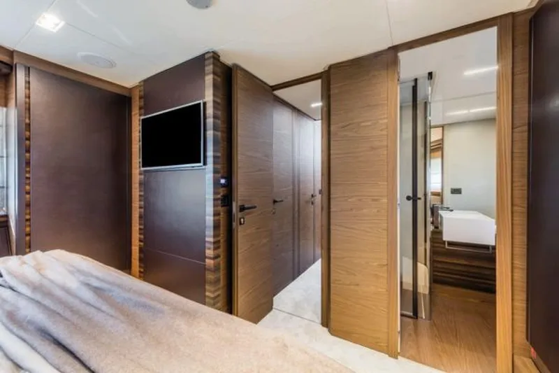 Slide: The Image of Ferretti 670 2026 - 7938220