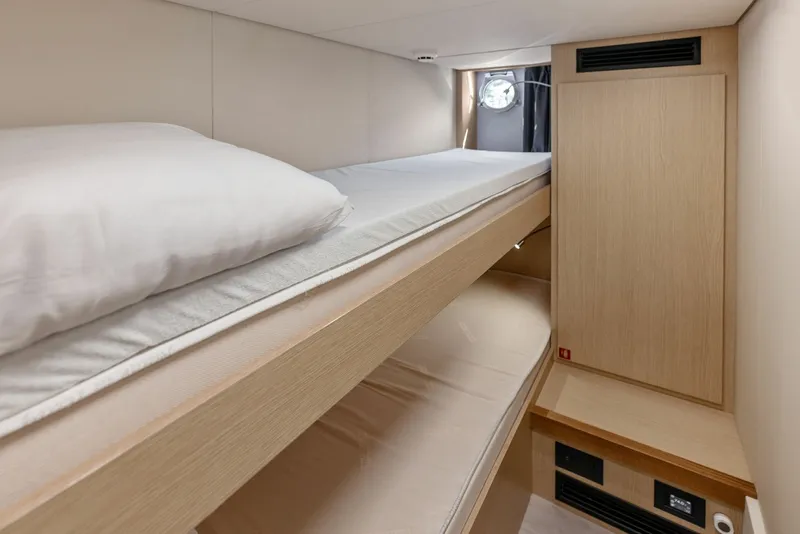 Slide: The Image of Ferretti 670 2026 - 8054818