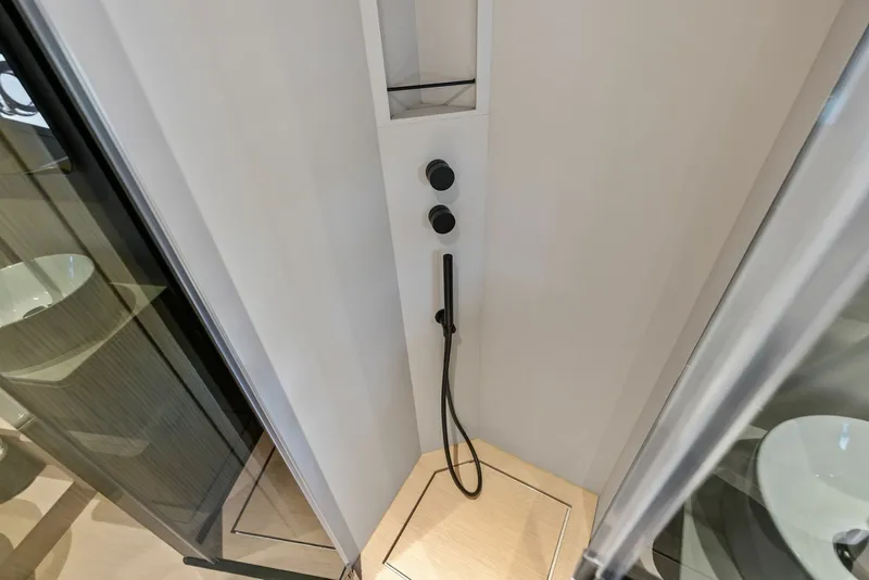 Slide: The Image of Ferretti 670 2026 - 8054813