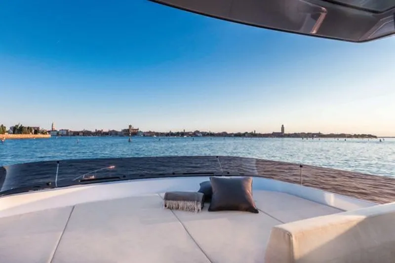 Slide: The Image of Ferretti 670 2026 - 7938196