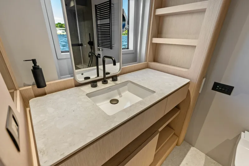 Slide: The Image of Ferretti 670 2026 - 8054795